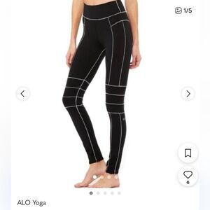ALO YOGA LEGGINGS BLACK WITH WHITE PIPING
